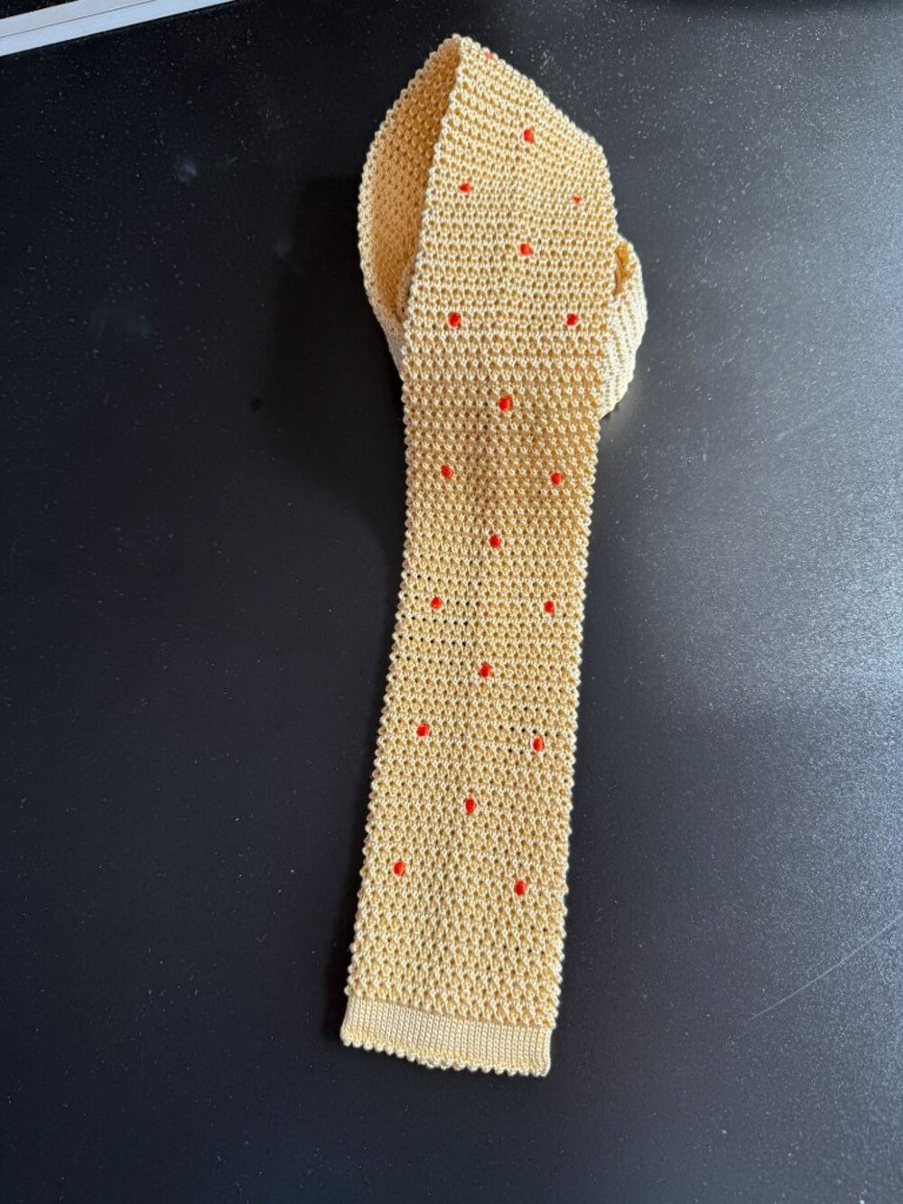 Biella G. Vasta Collezioni Silk Knit Tie Italy in Pale Yellow with Red Dots - Picture 7 of 7